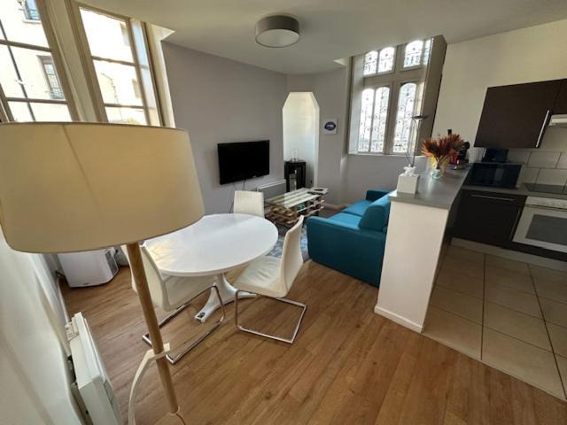 Cocon Au Calme Sur Vezere Apartment Uzerche Bagian luar foto